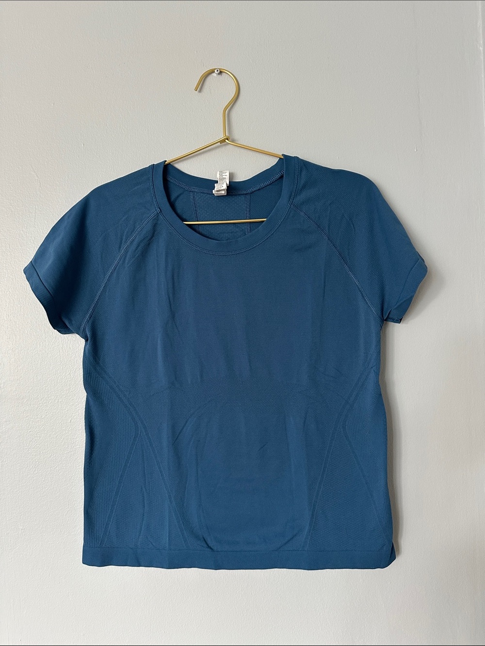 Athleta Tee SIZE M